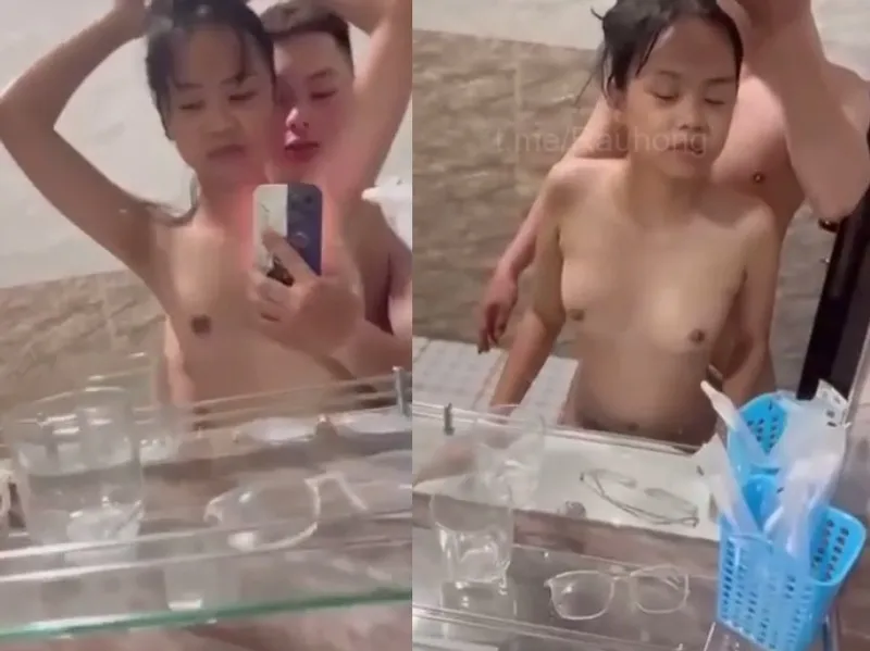 Dáng mảnh em cùng anh yêu trả bài trước gương quay kỉ niệm